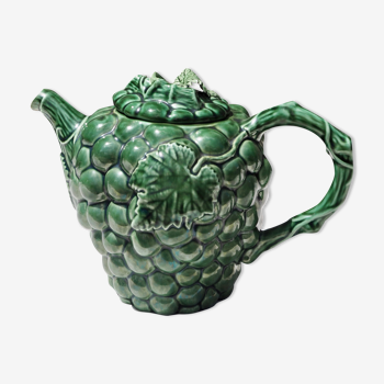 Green slurry teapot, grape pattern