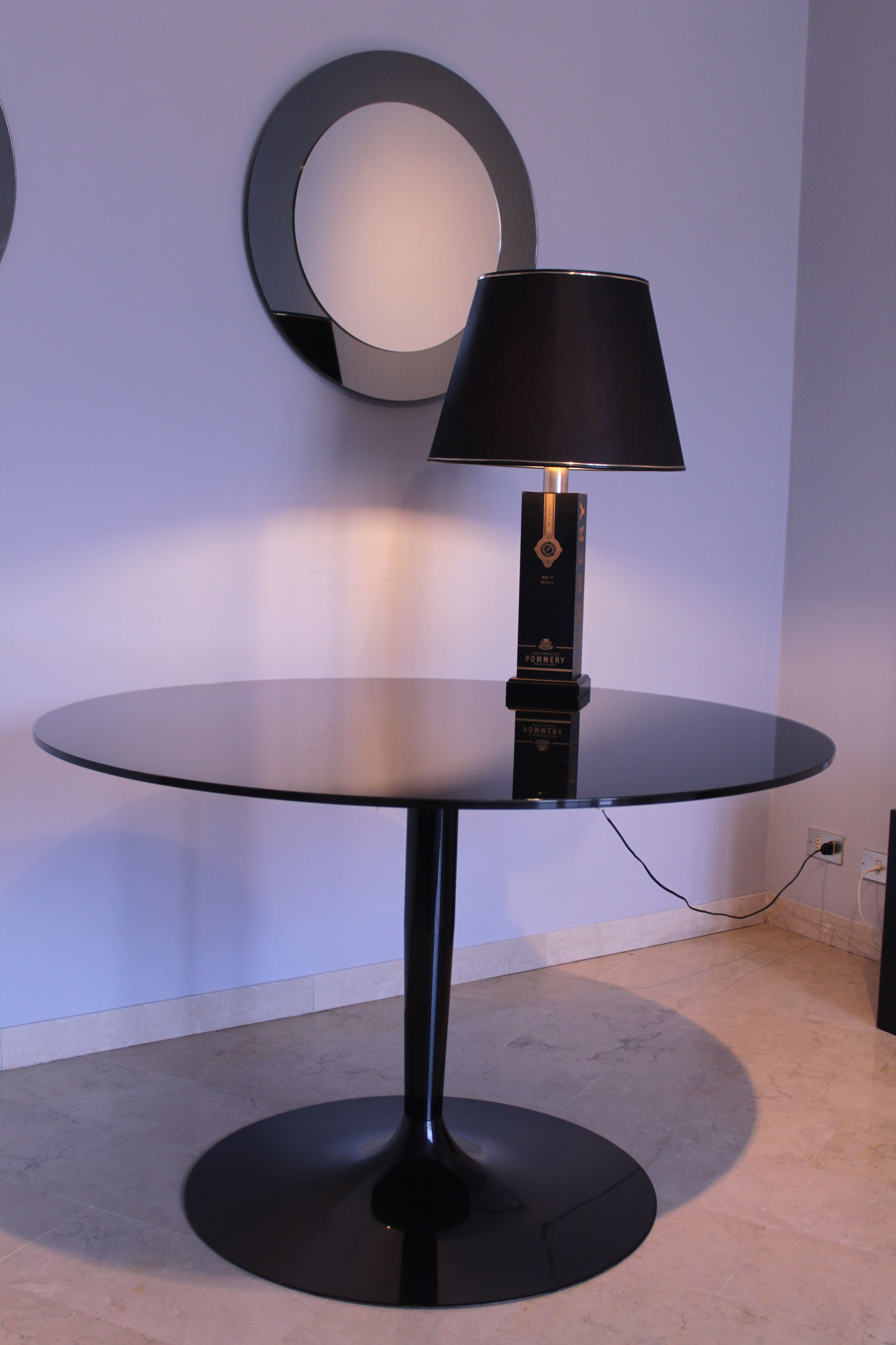 Round table in mirrored black glass, Italia1980s signed Calligaris