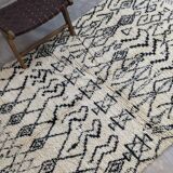 Moroccan Berber wool rug 222 x 142 cm