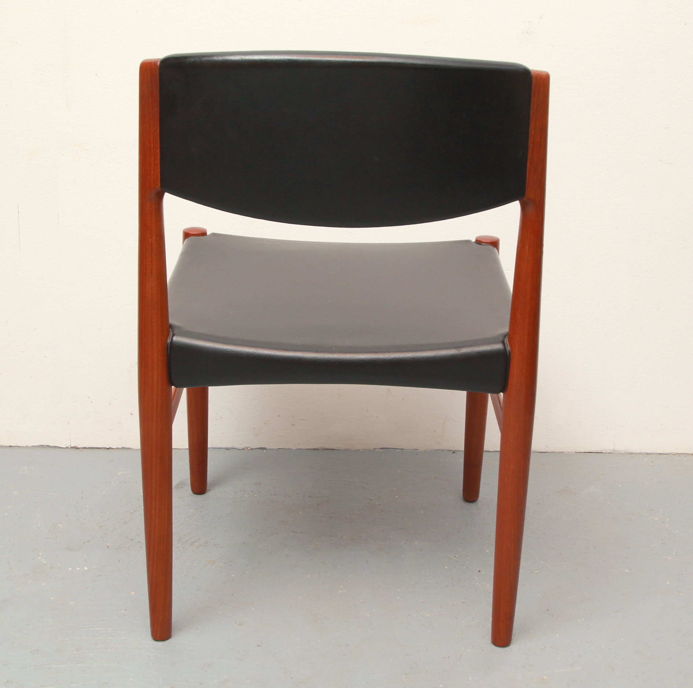 Set of 4 danish dining chairs in teak