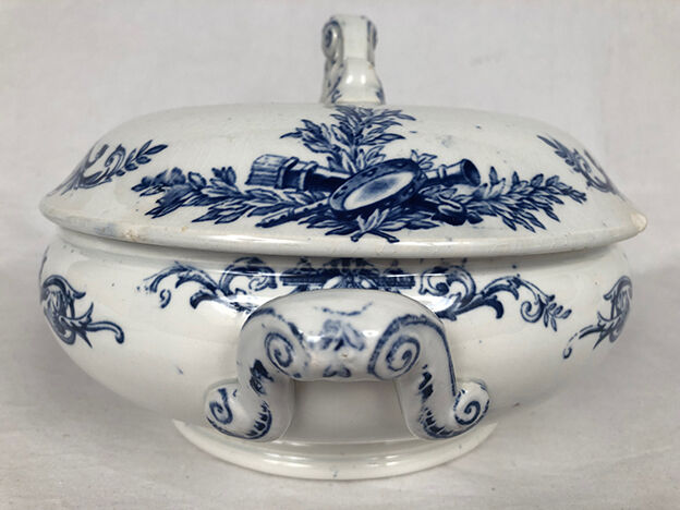 Lunéville Keller & Guérin, soup bowl and ten plates Maintenon