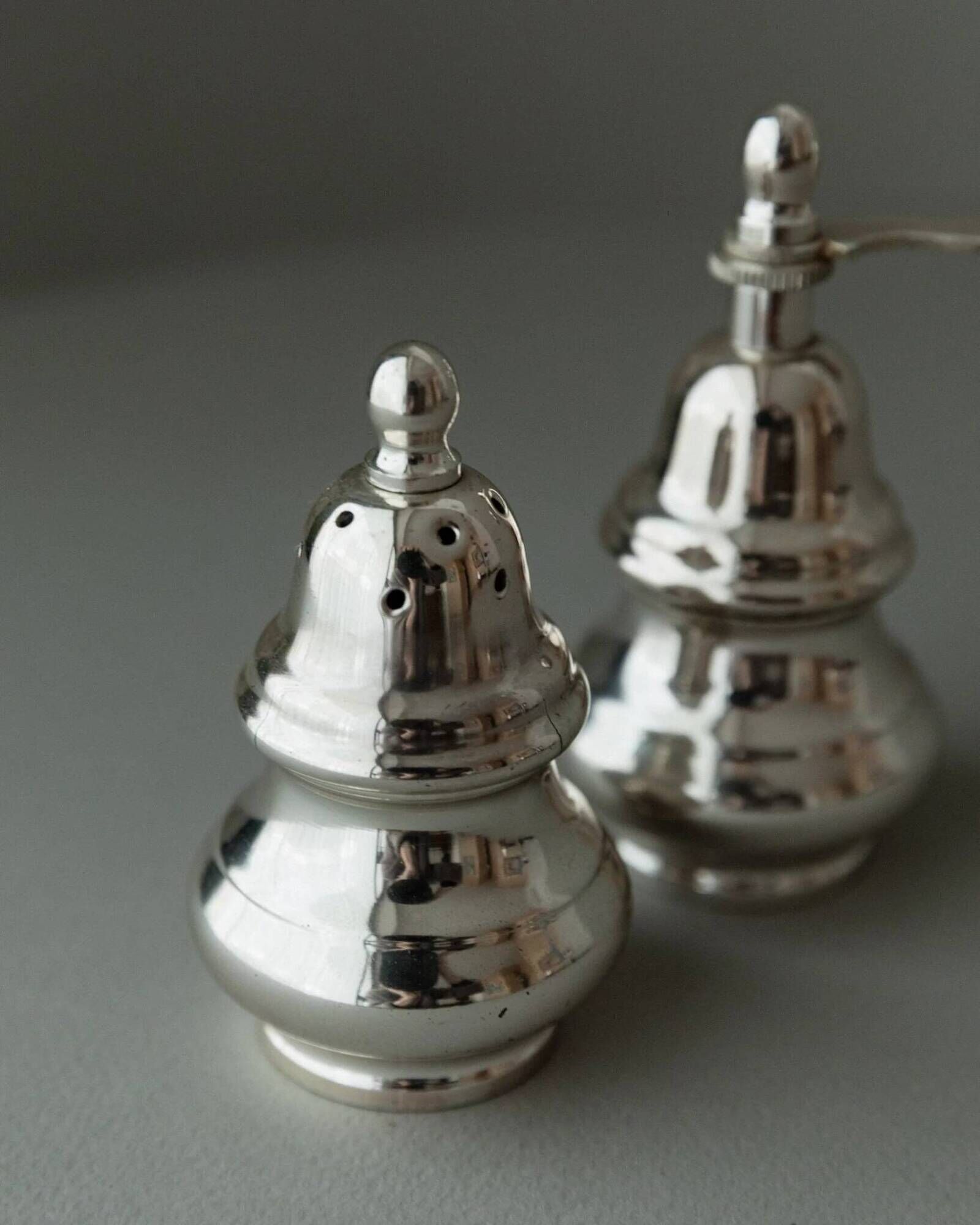 Silver-plated vintage salt shaker and pepper mill set, 1970s Italy, elegant metal table décor