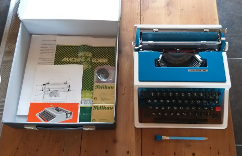 1980 Underwood 315 portable typewriter