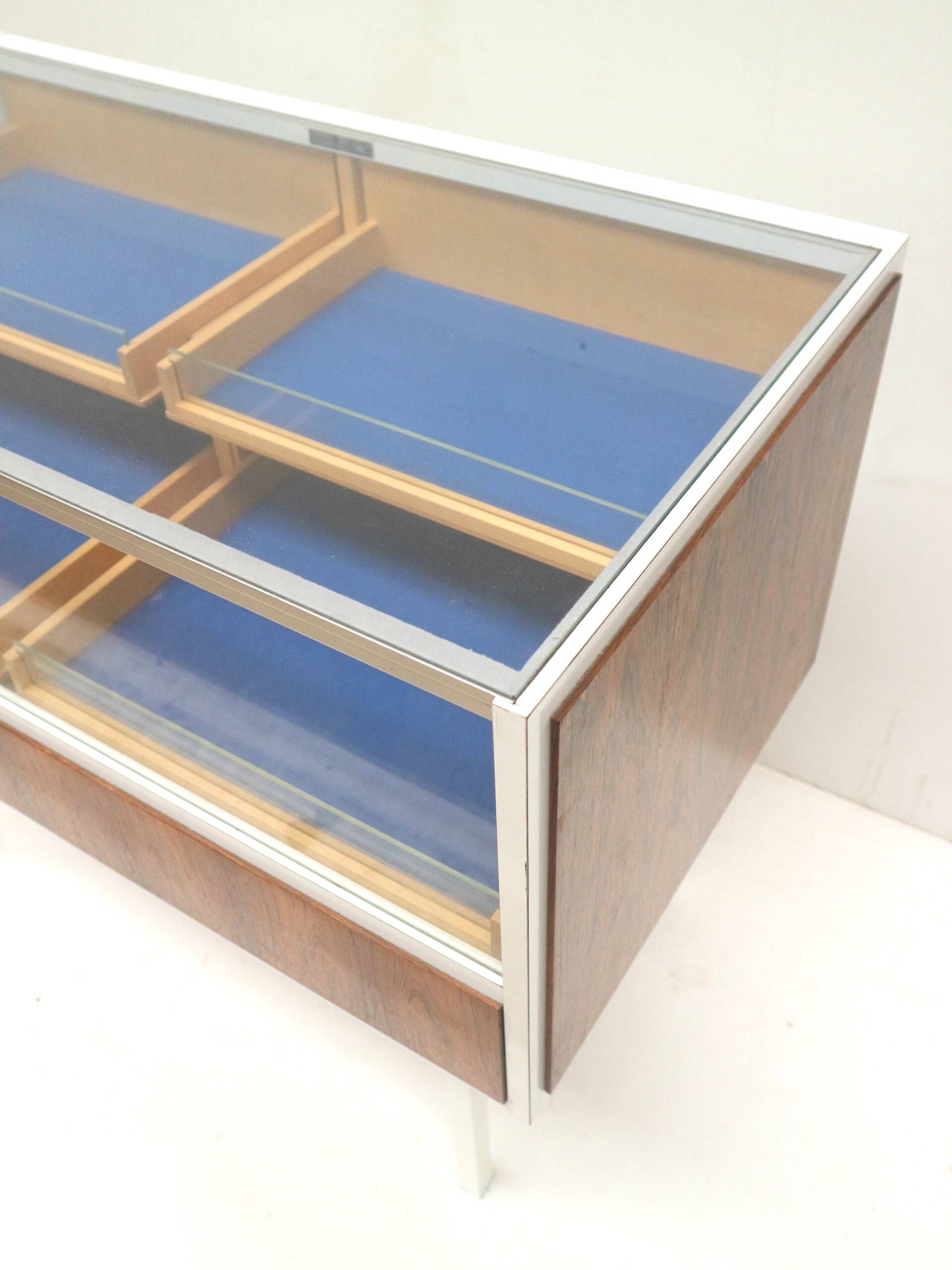 Comptoir/bureau vintage en verre avec tiroirs réalisé dans les années 1970