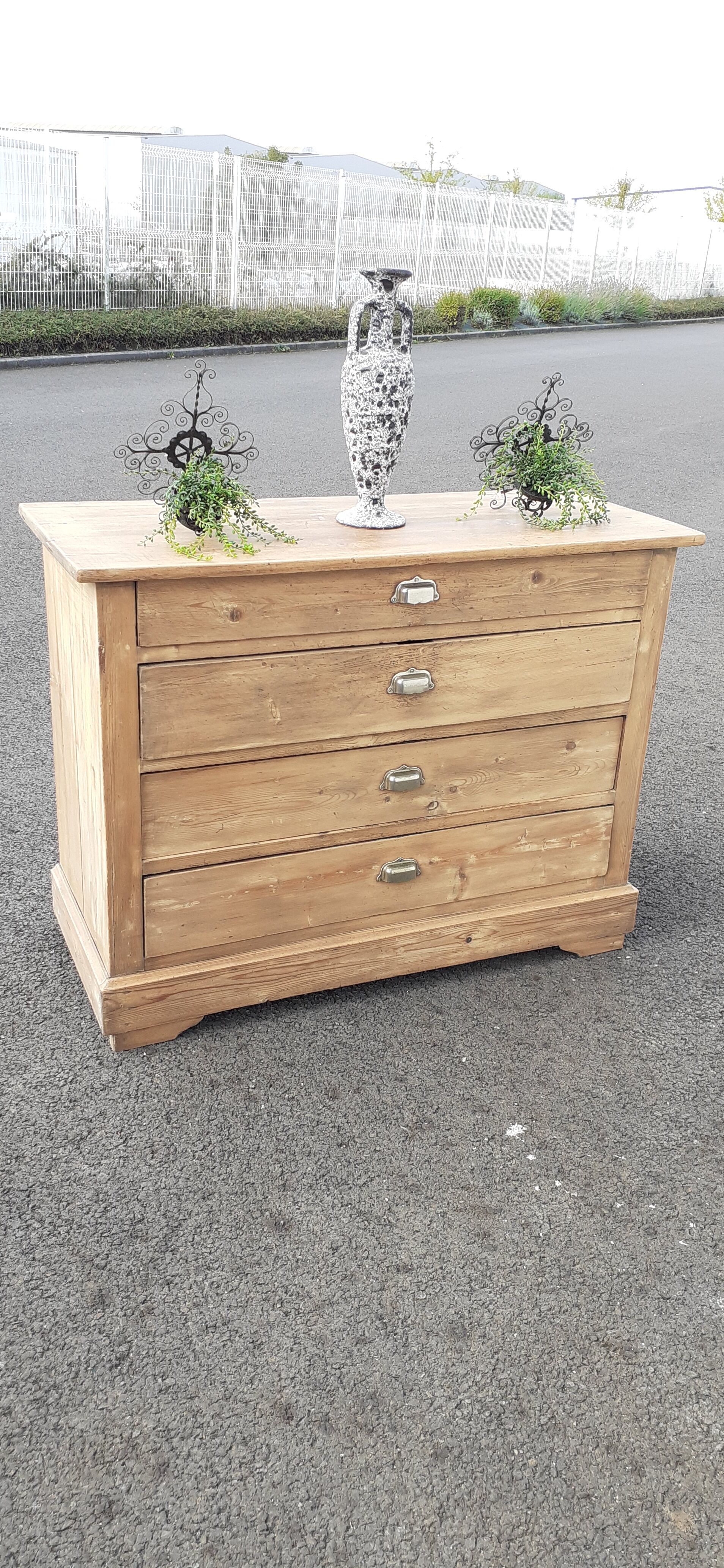 Ancient chest of drawers