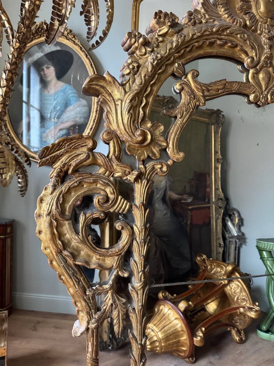Miroir de style Louis XV en bois doré d’époque Napoléon III