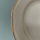 Série de 11 assiettes plates anciennes en porcelaine blanche et liserés dorés