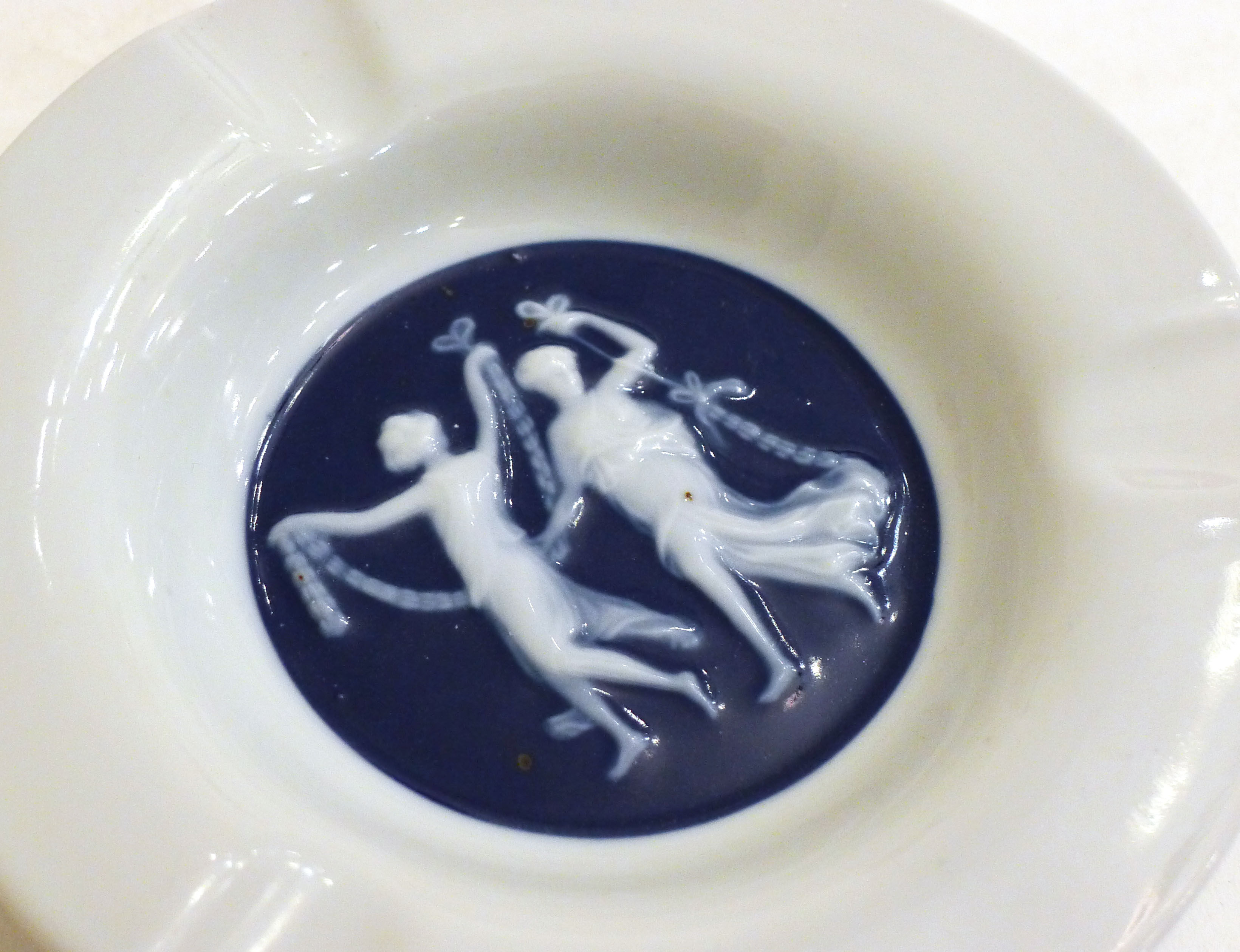Porcelain ashtray Cameo