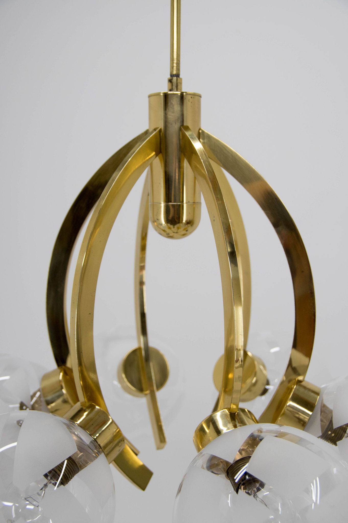 Lustre à 6 bras en laiton et verre, années 1980