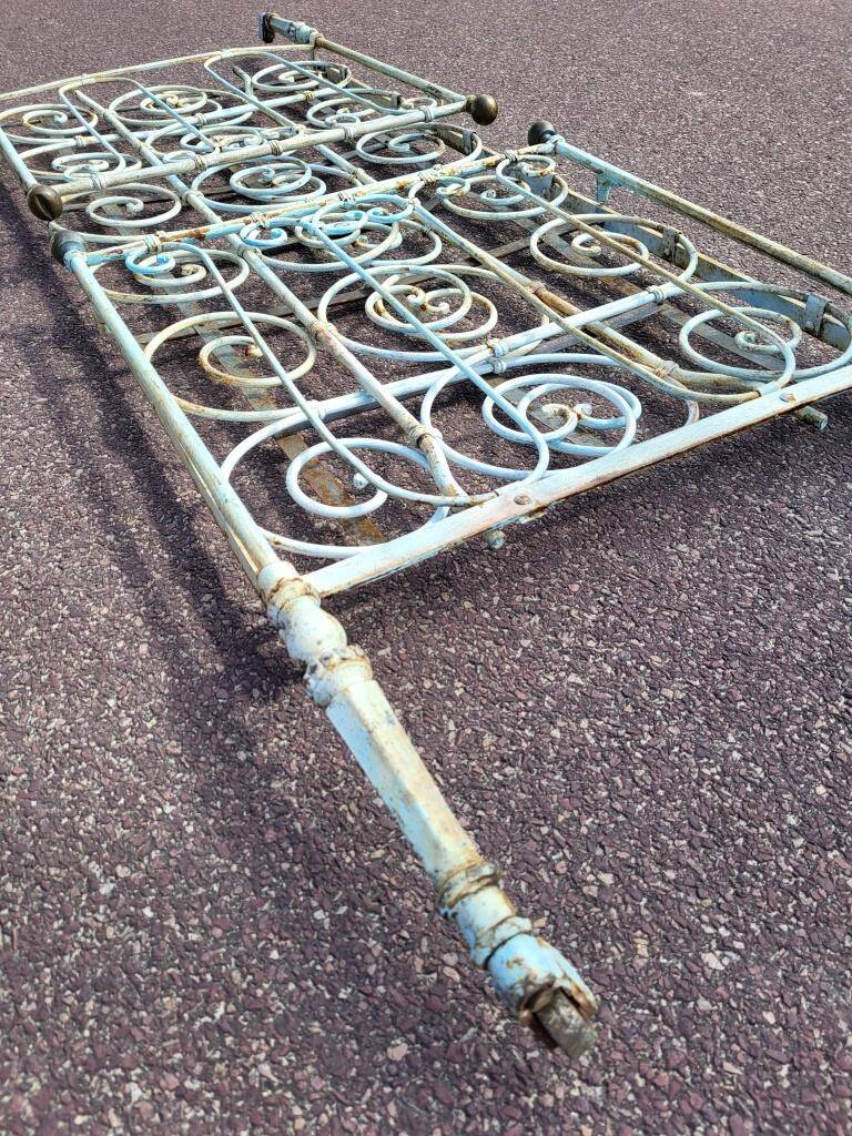 Lit cage volutes pour jardin d'hiver et d'été