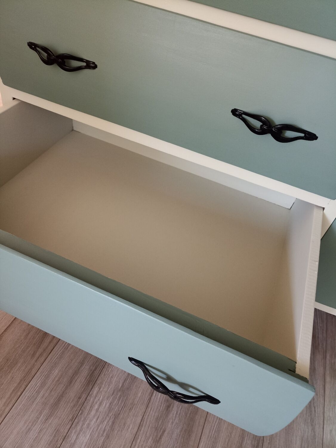 Asymmetrical chest of drawers