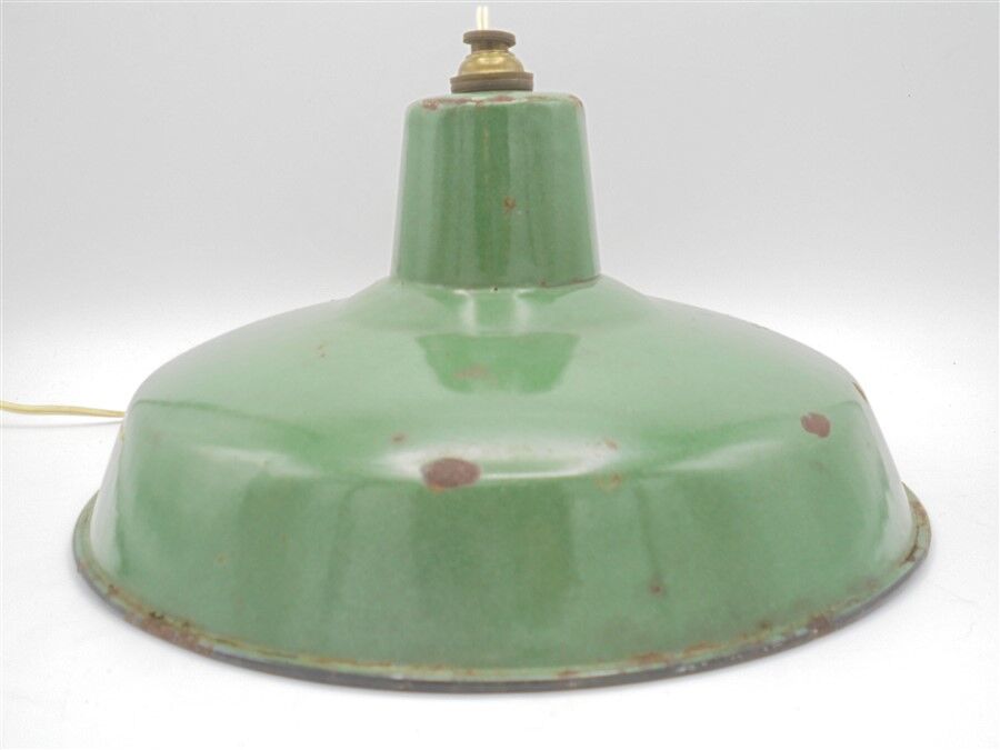 Hanging lamp in enamelled sheet metal