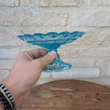 Ancien plat de service compotier sur piédouche en verre bleu