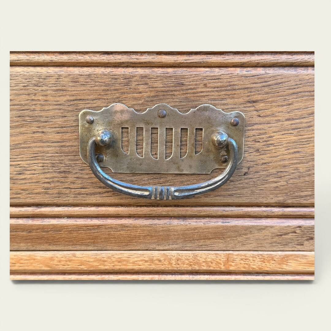 Armoire parisienne d’hôtel miroirs biseauté chêne brut 1920