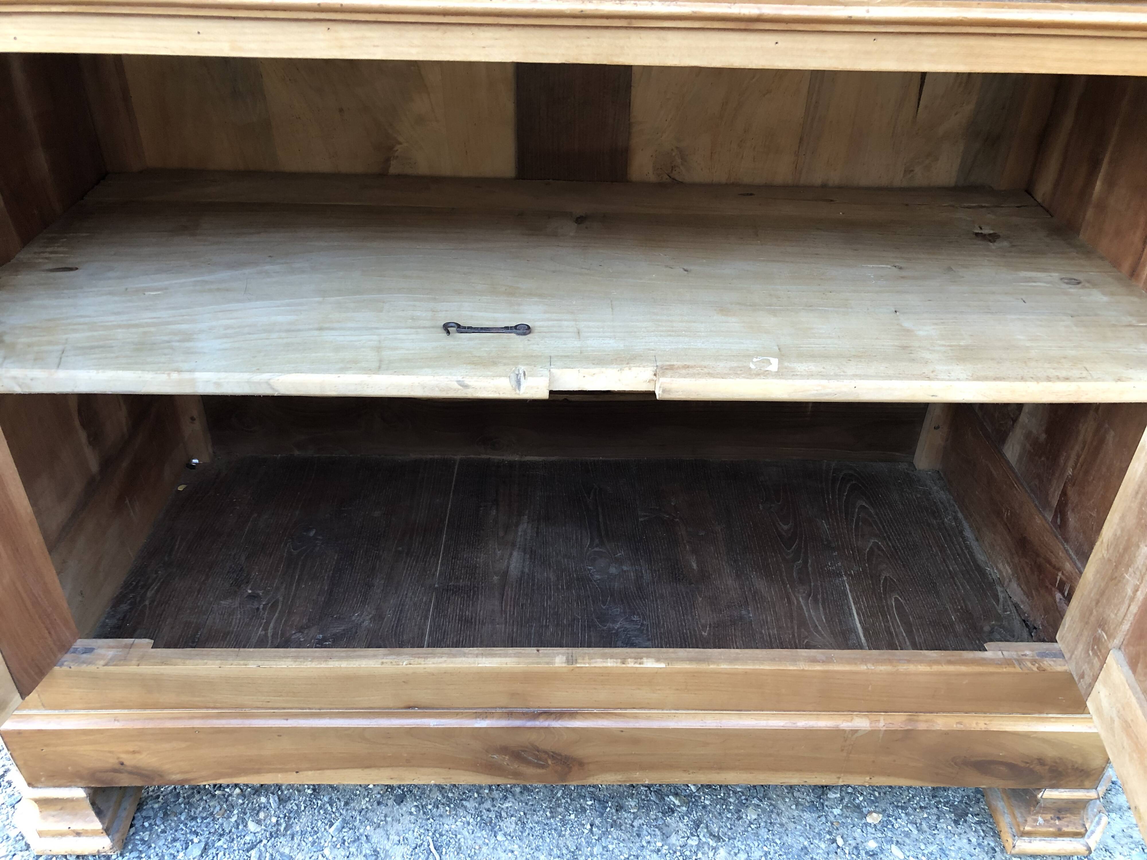 Old low sideboard in solid cherry wood from the 1900s.
