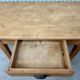 Bureau, table d’appoint en hêtre, restauré