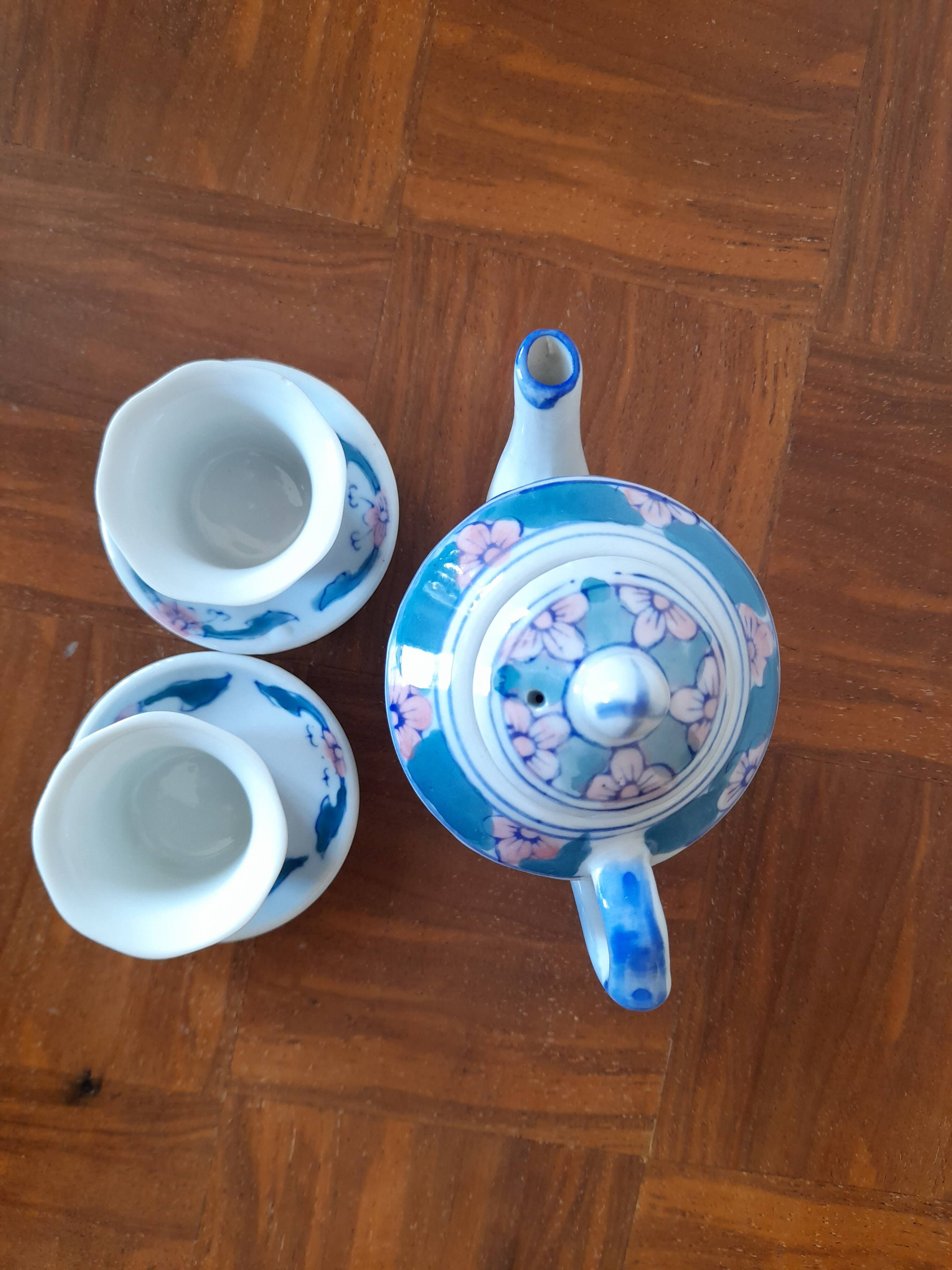 Miniature Chinese Porcelain Teapot and Cups Set - Dinette