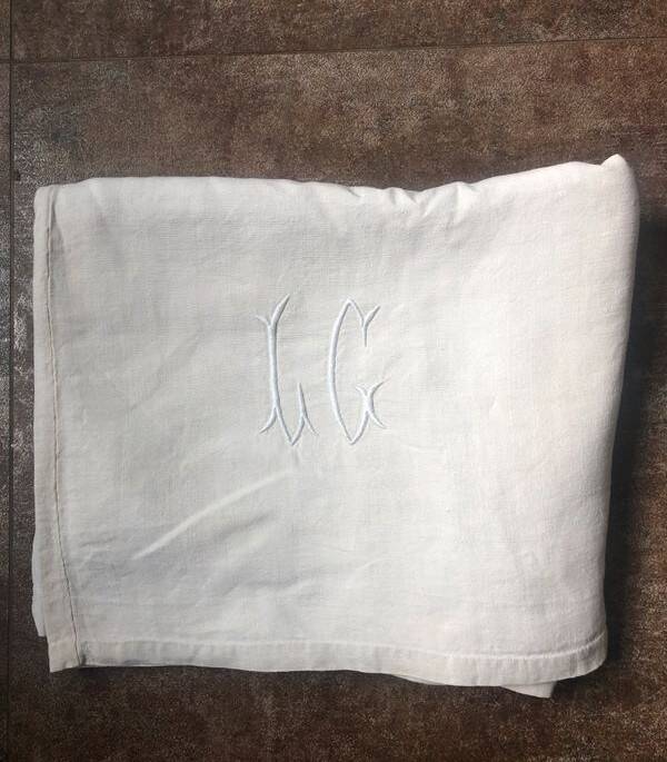 Drap ancien monogramme LJ en lin
