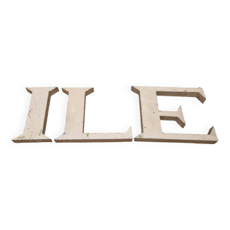3 sign letters “ILE”
