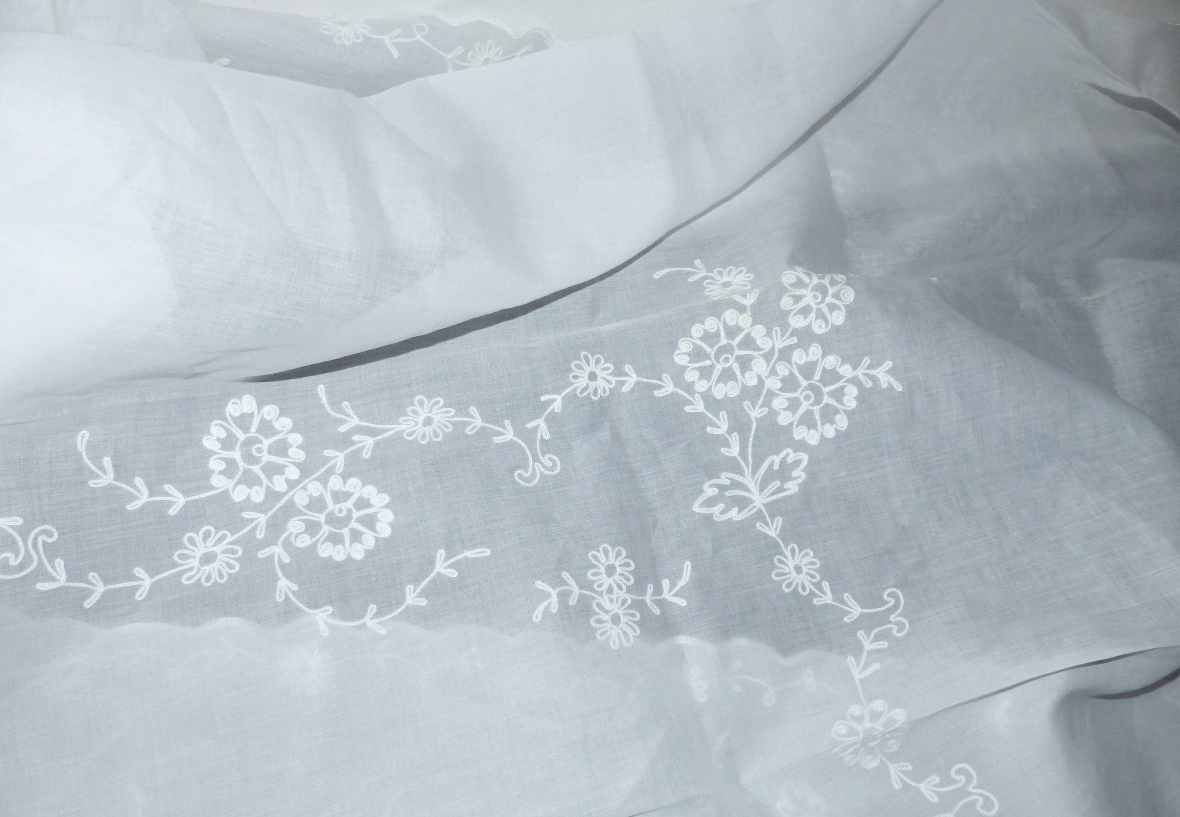 Une nappe et 7 serviettes