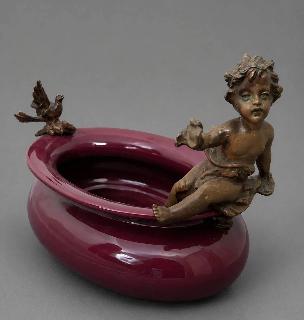 Catch-all or decorative bowl combining a ceramic container.