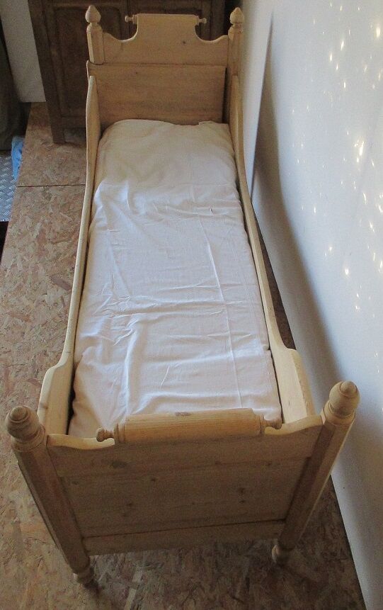 Retractable sofa bed of the Austrian Tyrole in natural wood