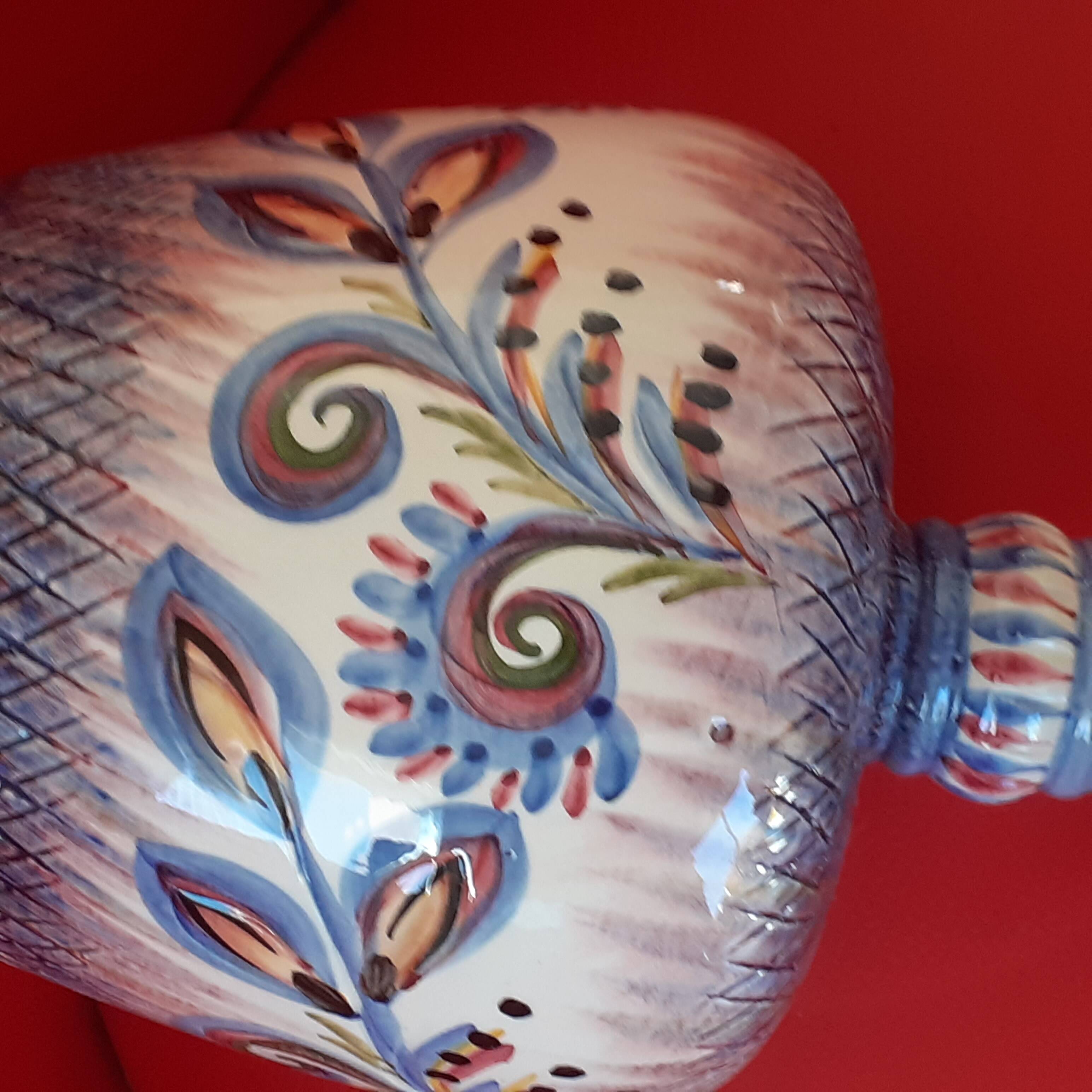 Shower foot vase, hand painted. Rochefort on earth.Leray.