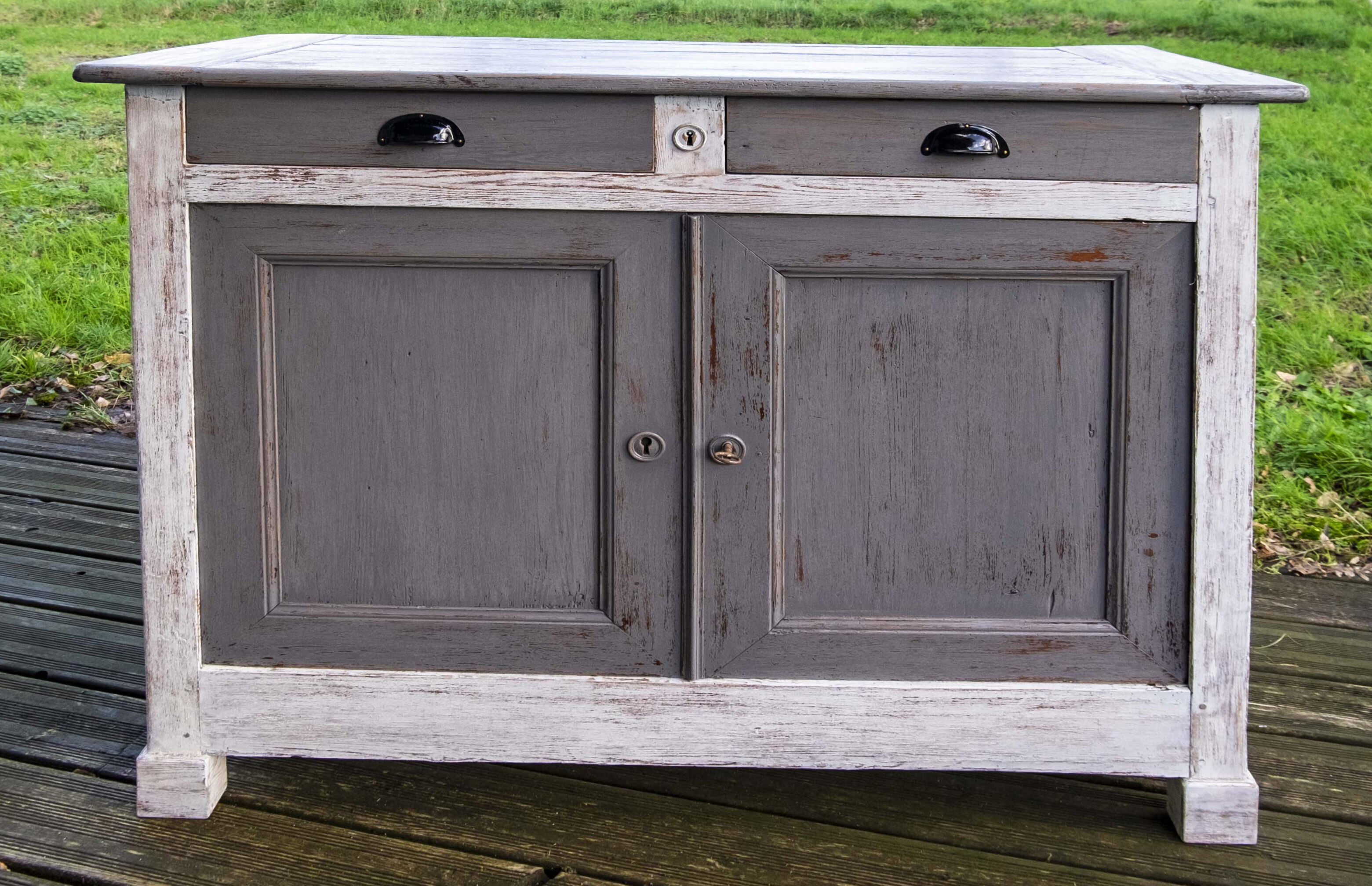 Buffet de campagne patiné