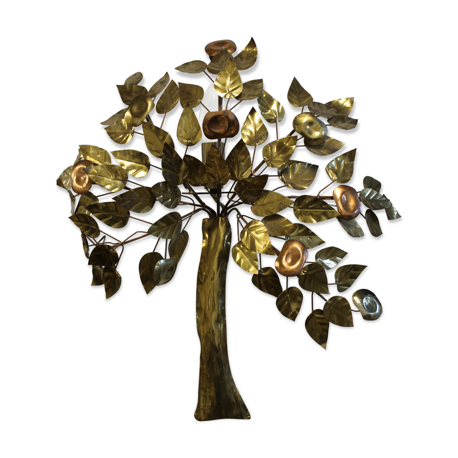 Metal tree-shaped wall applied