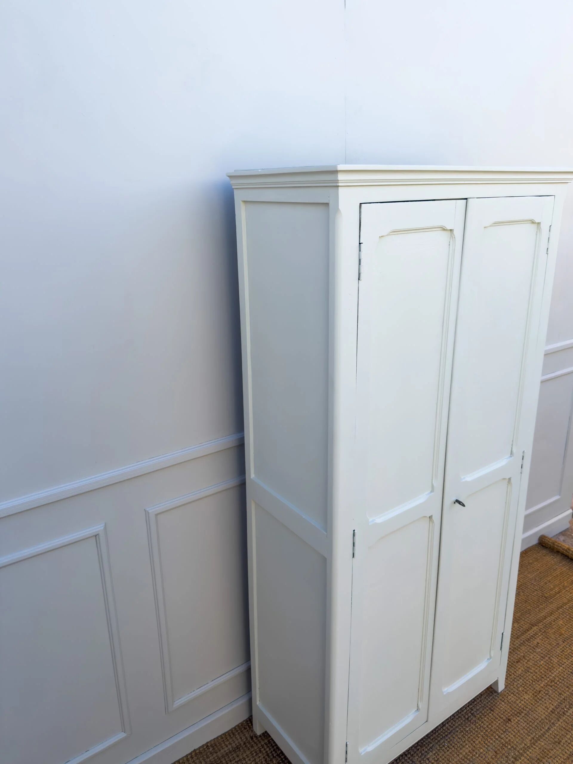 Armoire parisienne