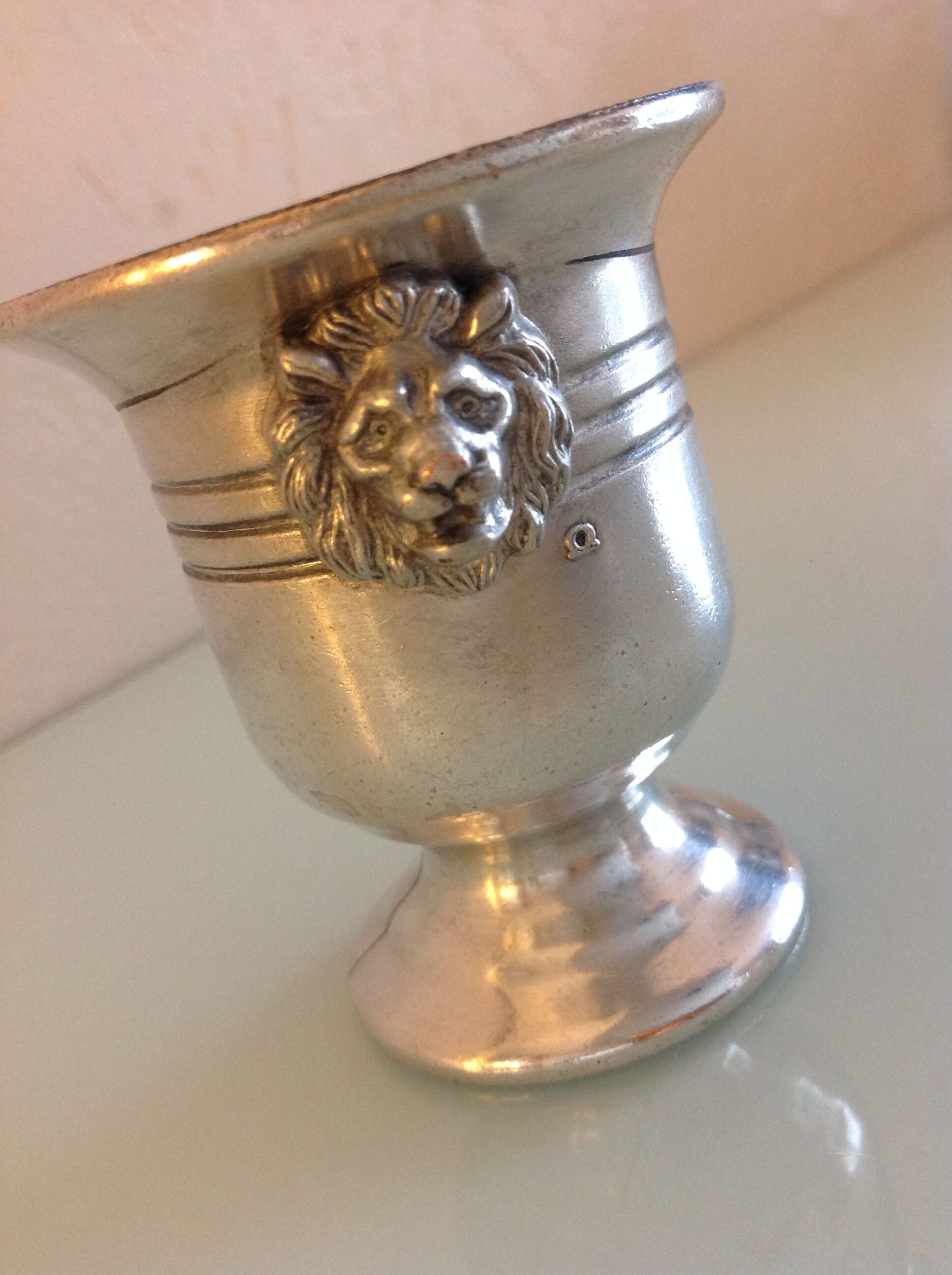 Medicis egg cup in silver metal