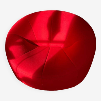 Red pumpkin armchair – Ligne Roset (design Pierre Paulin)