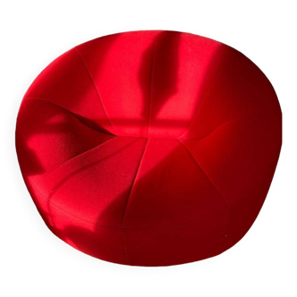 Red pumpkin armchair – Ligne Roset (design Pierre Paulin)