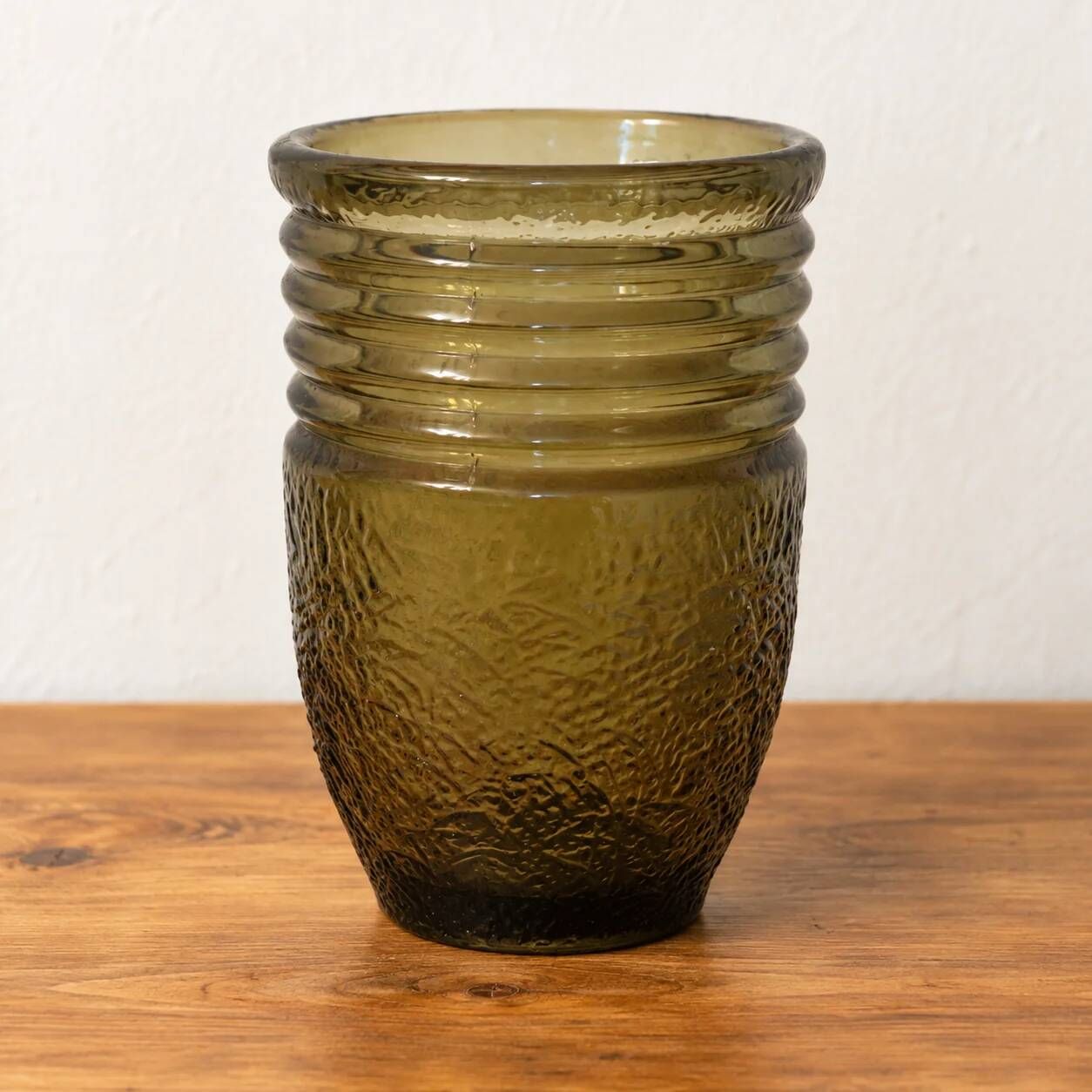 Vintage olive green smoked glass vase – Textured relief decoration – H19 cm