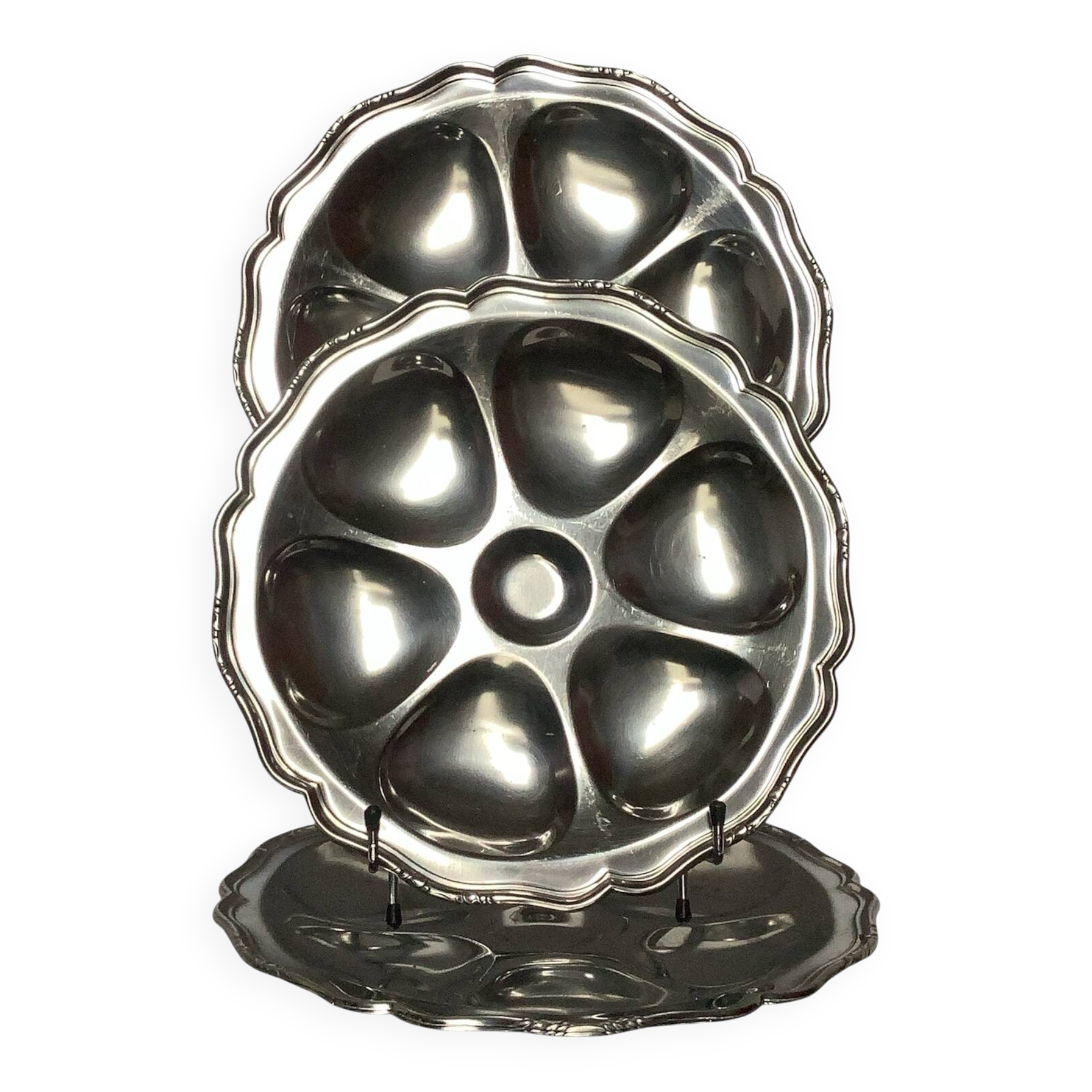 Set of 4 Guy Degrenne stainless steel oyster plates