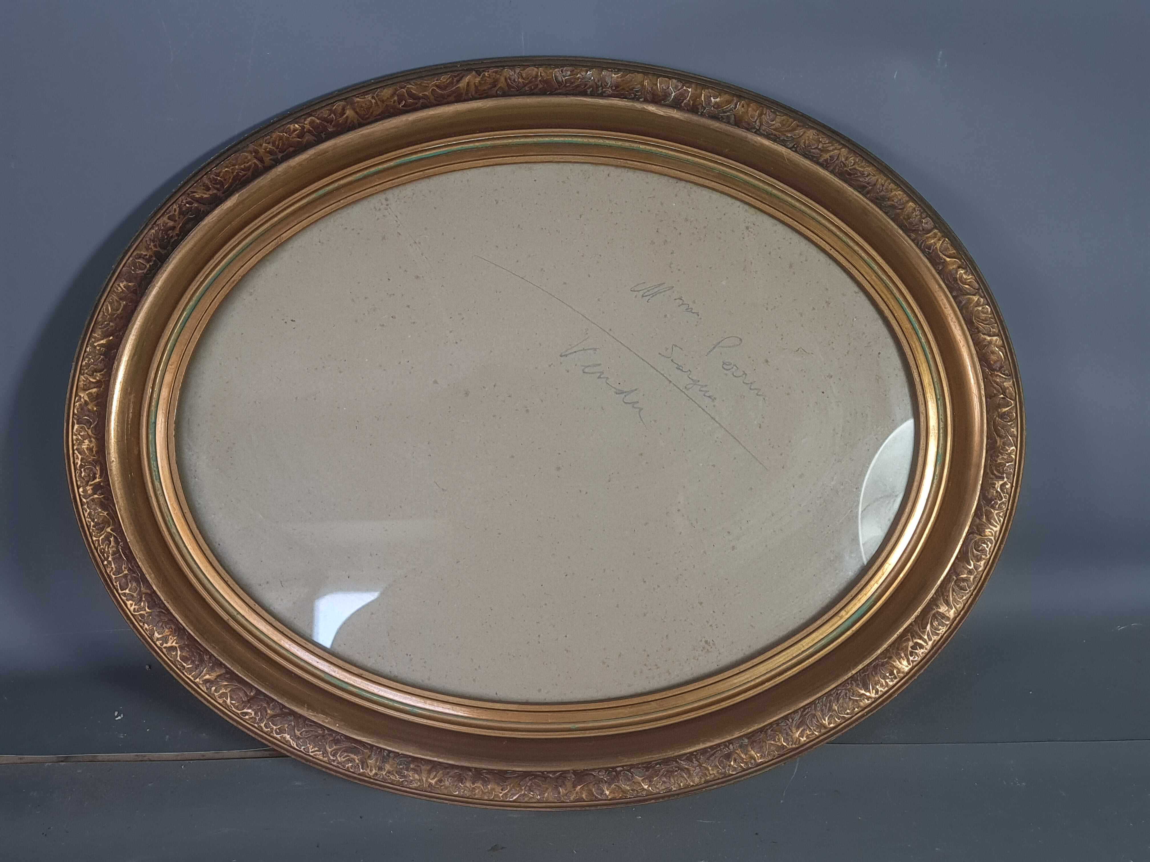 Ancien cadre oval bois stuc dor