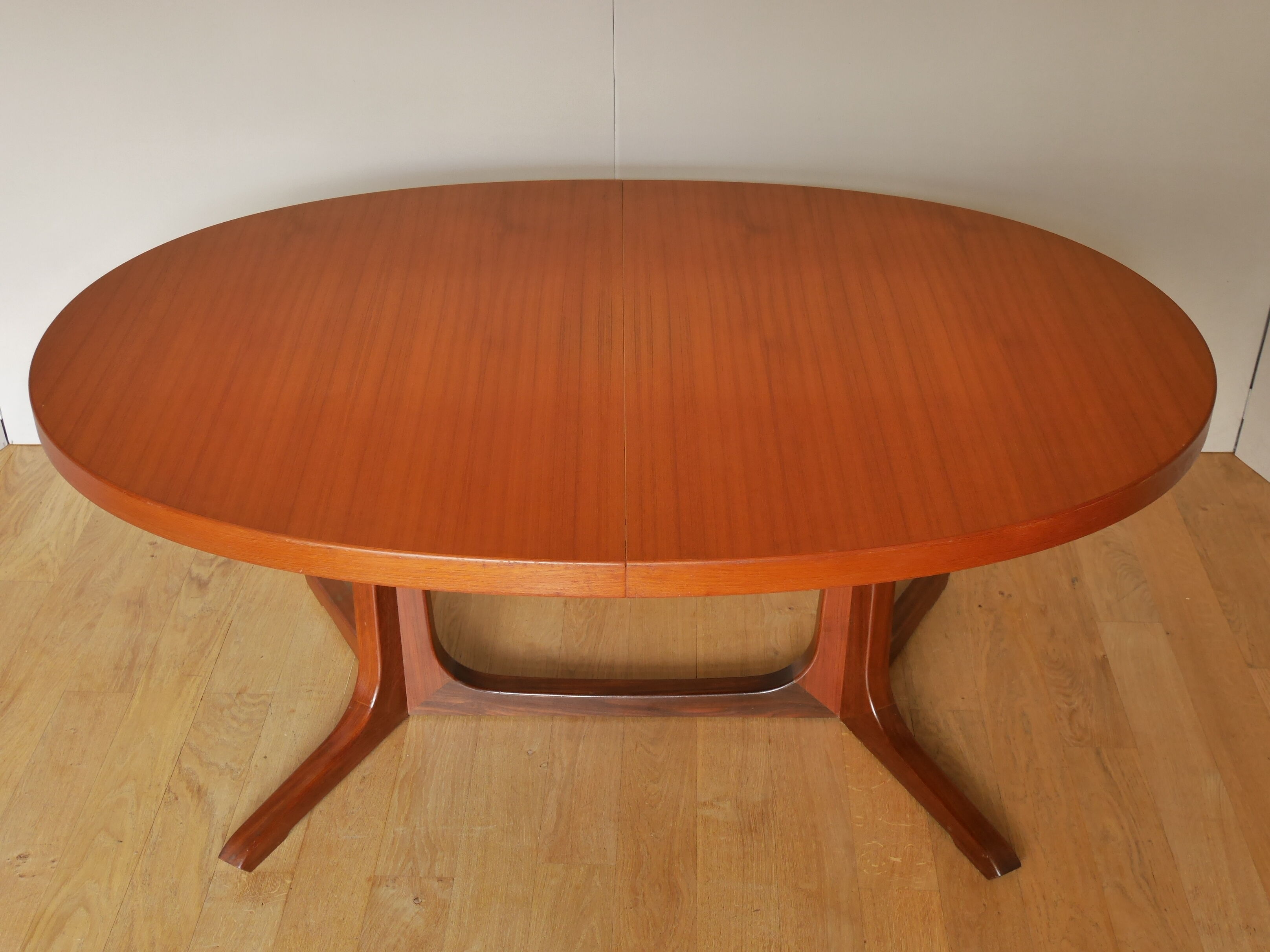 Baumann 60 years extendable oval table