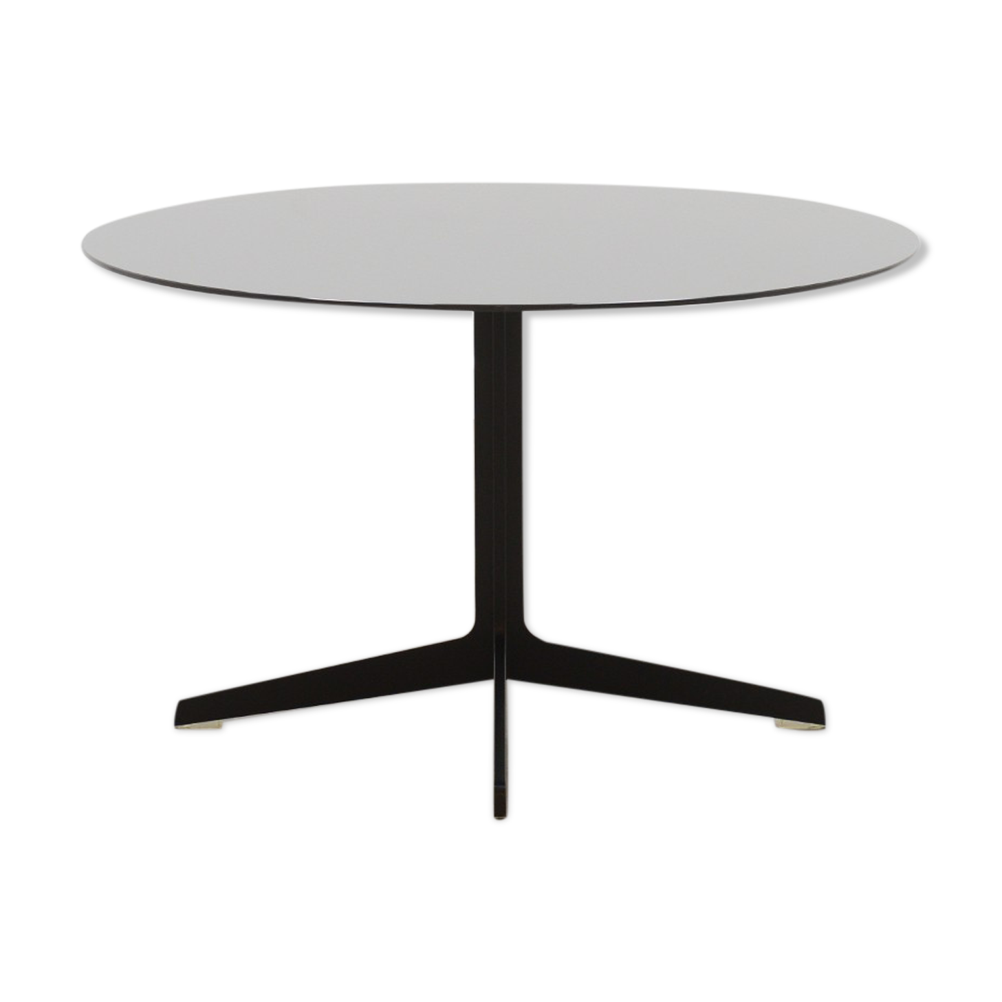 Side table of the “Space” series from  Jehs+Laub for Fritz Hansen