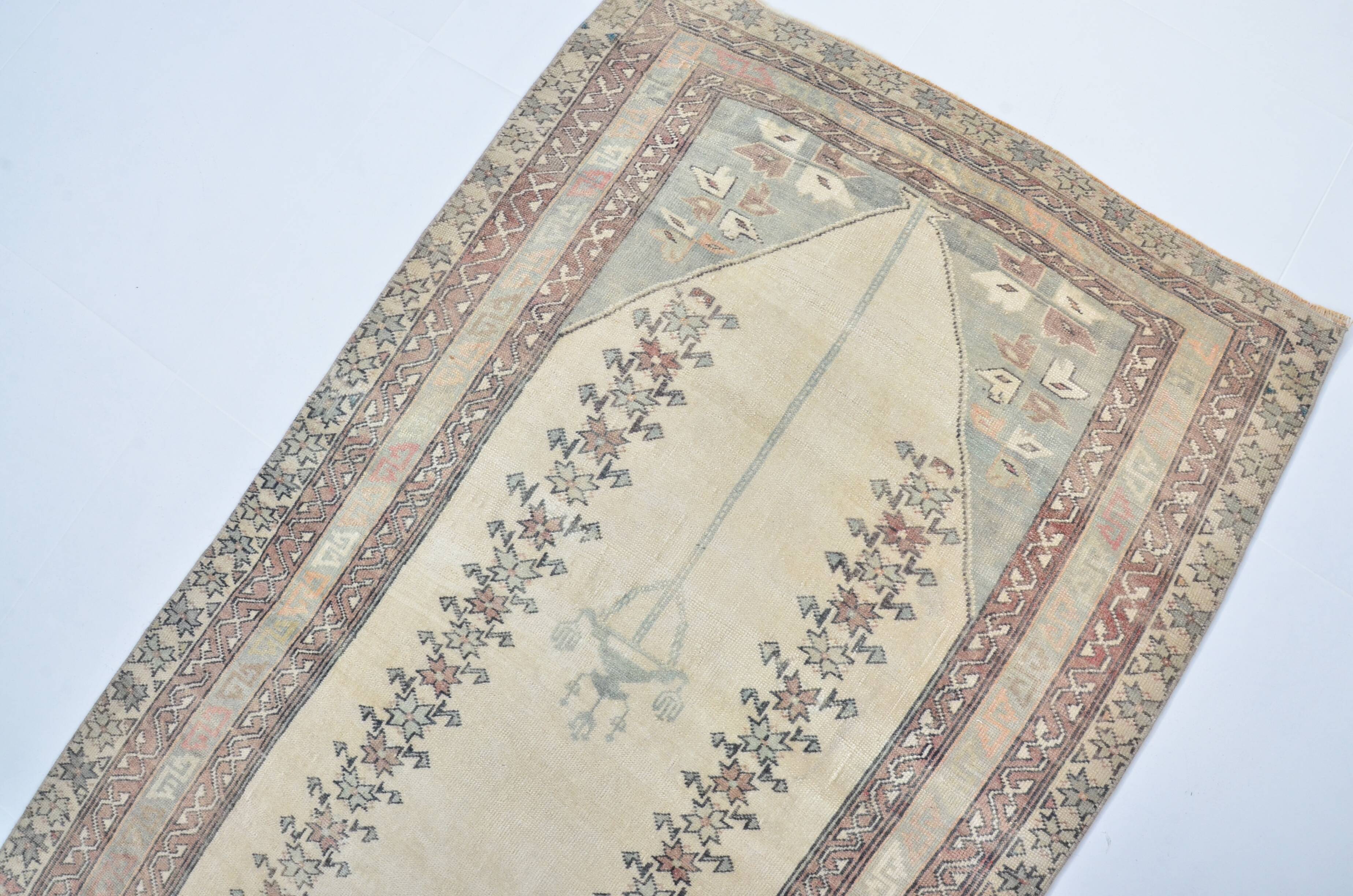 Tapis turc à motifs floraux beiges Oushak, référence 3085