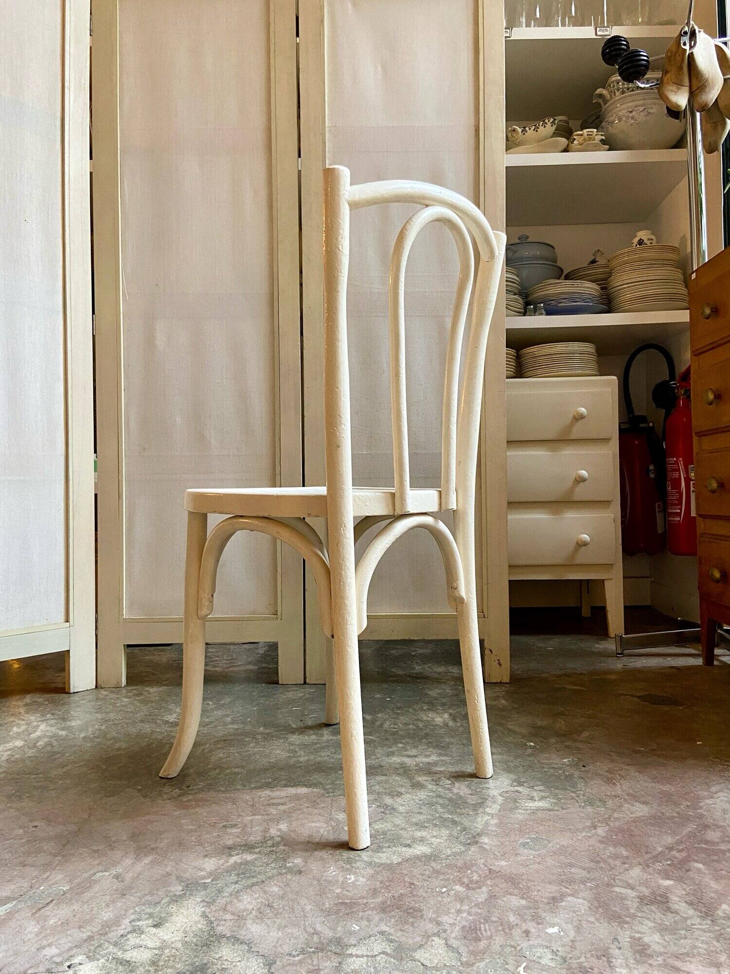 Chaise bistrot en hêtre cintré blanc