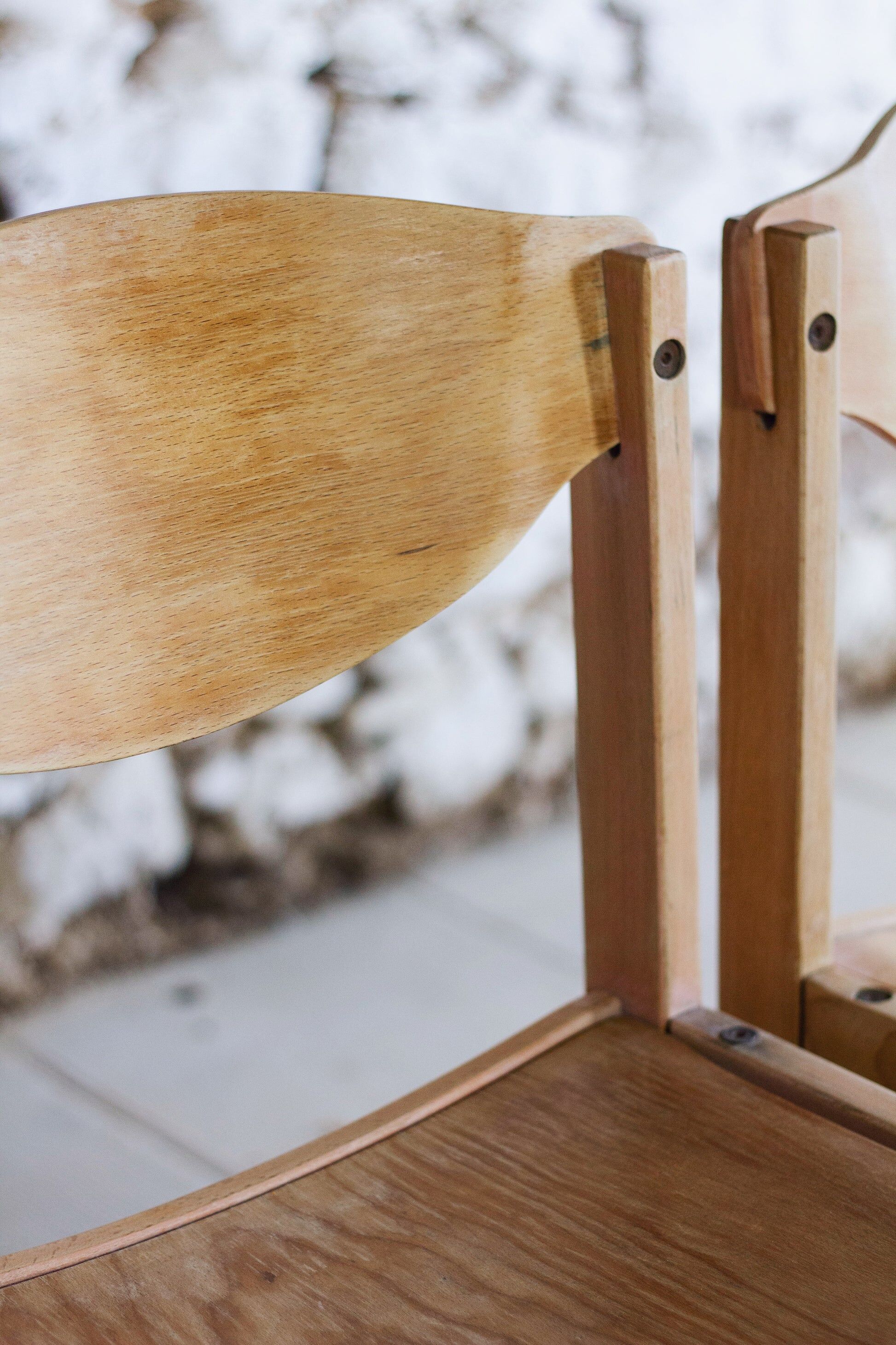 4 vintage canteen chairs in beech, 1980.