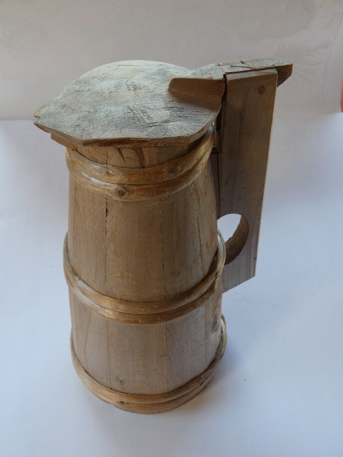 Ancien pichet  d'eau en bois forme tonneau vintage 1 litre couvercle abimé