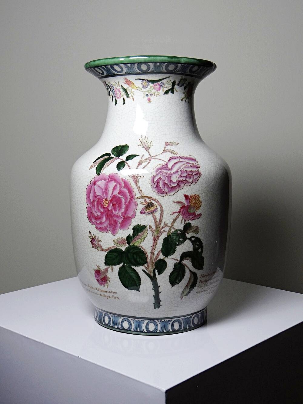 Impressive cracked earthenware vase with polychrome botanical decoration by Wong Lee, 1895, vintage.
