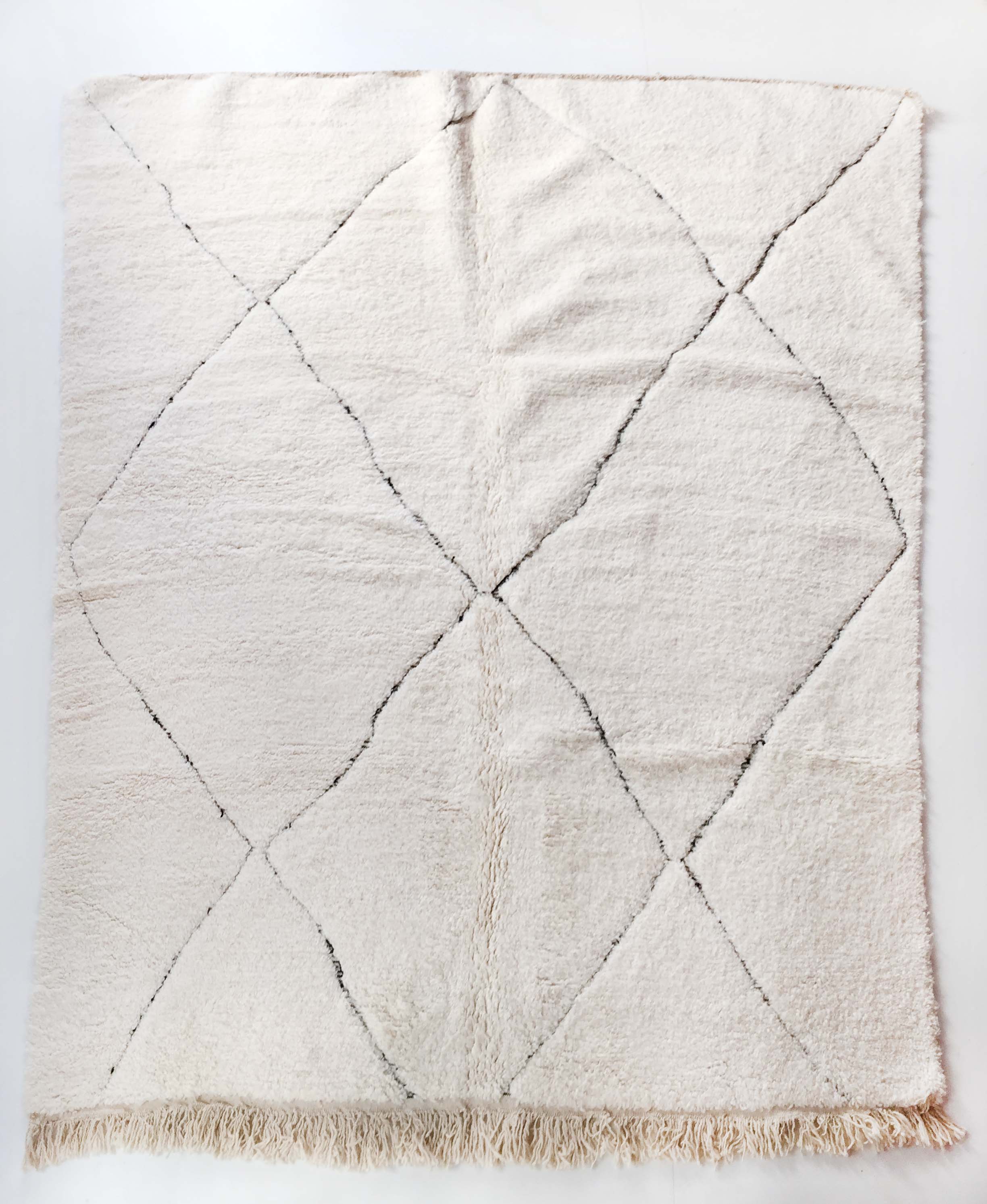 Moroccan Berber carpet Beni Ouarain ecru with black diamonds engraved 275x208cm