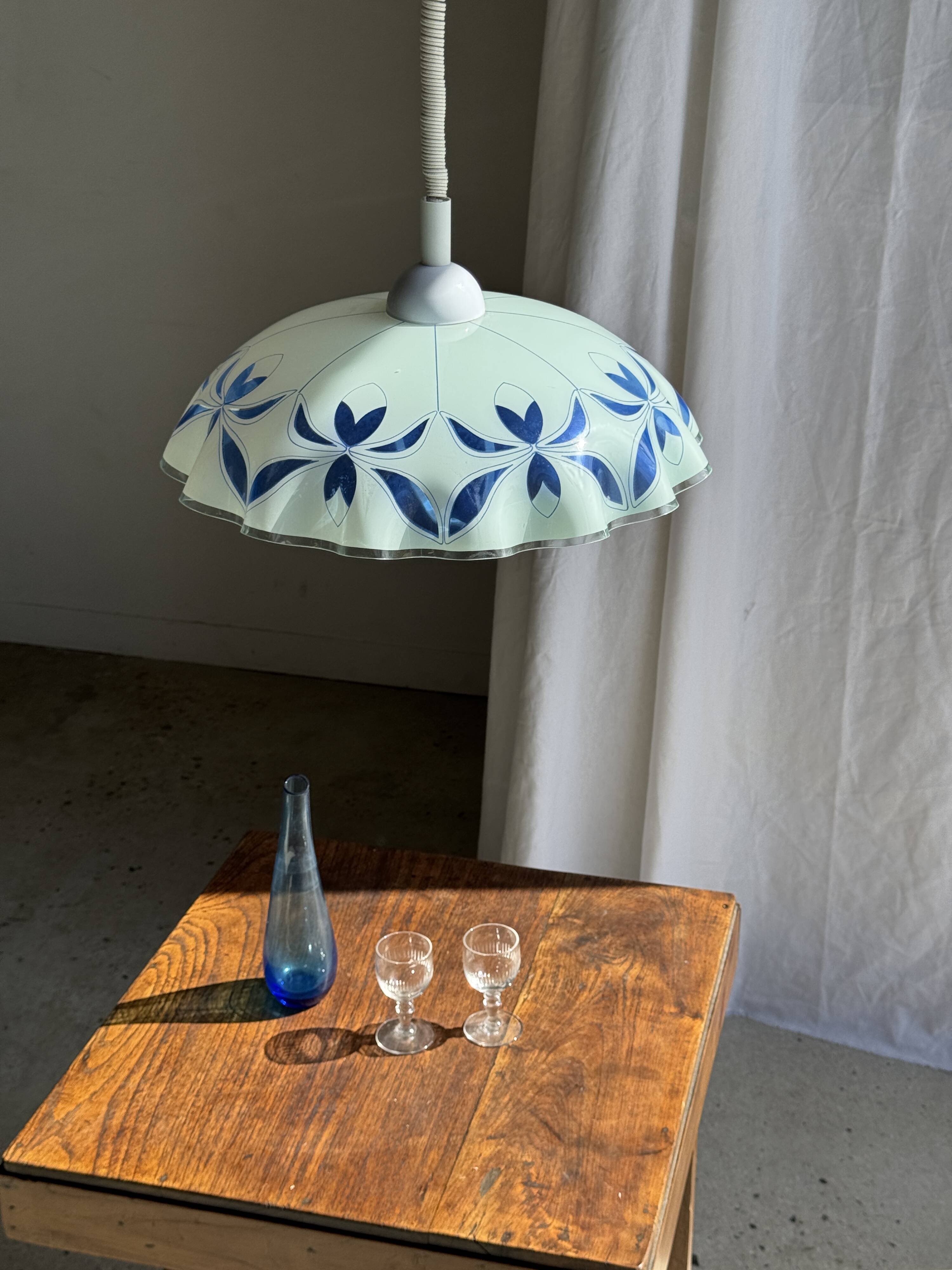 Vintage suspension in white and blue glass with wavy edge D46 H53