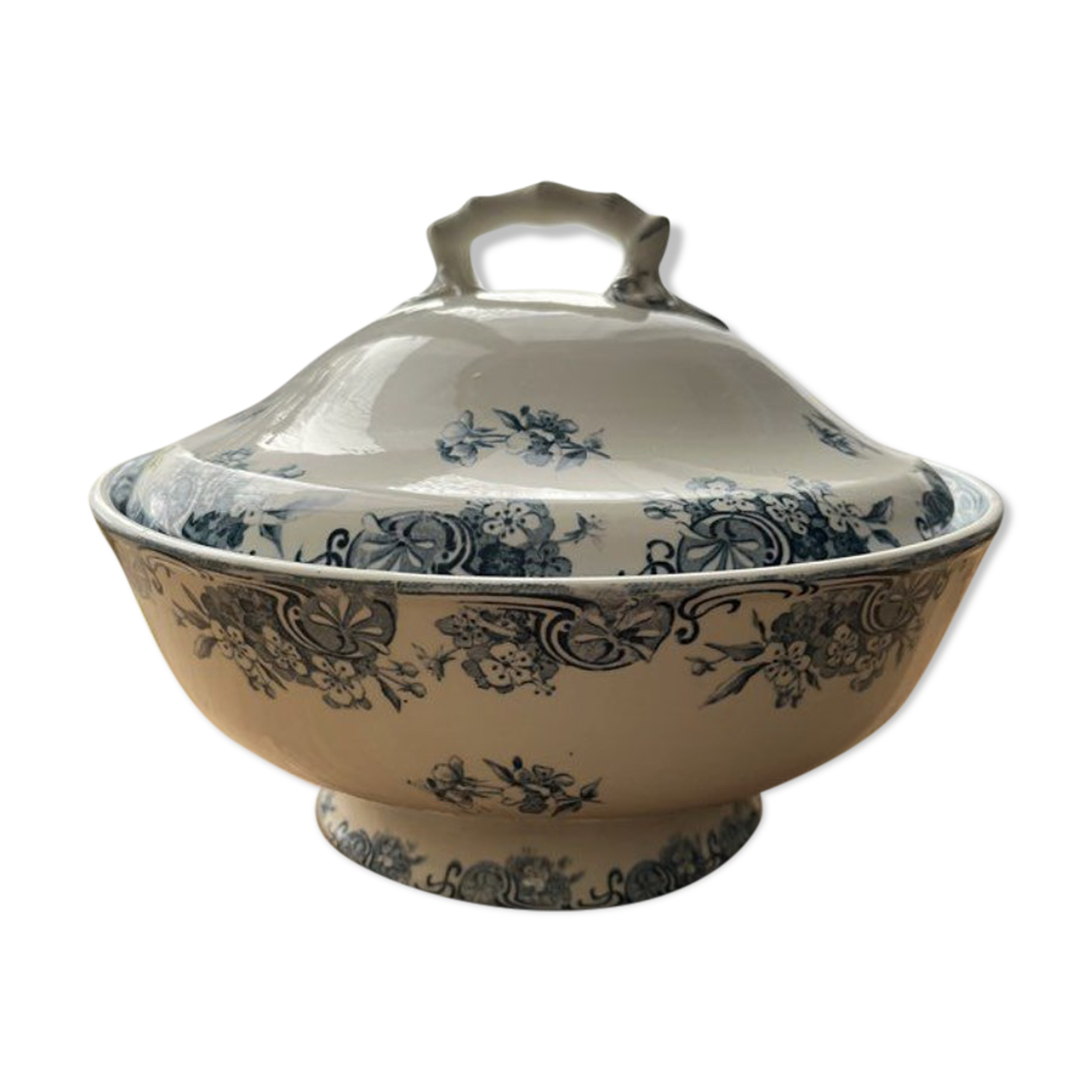 Ceramic compotier floral motif