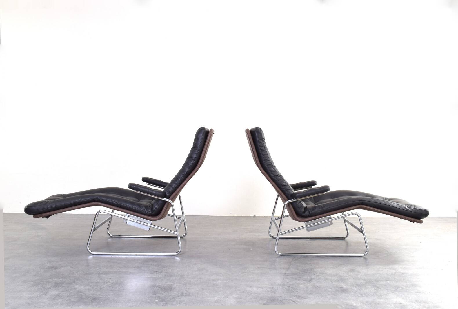 Bauhaus Leather and Chrome Model Fenix Chaise Longue by Sam Larsson for Dux