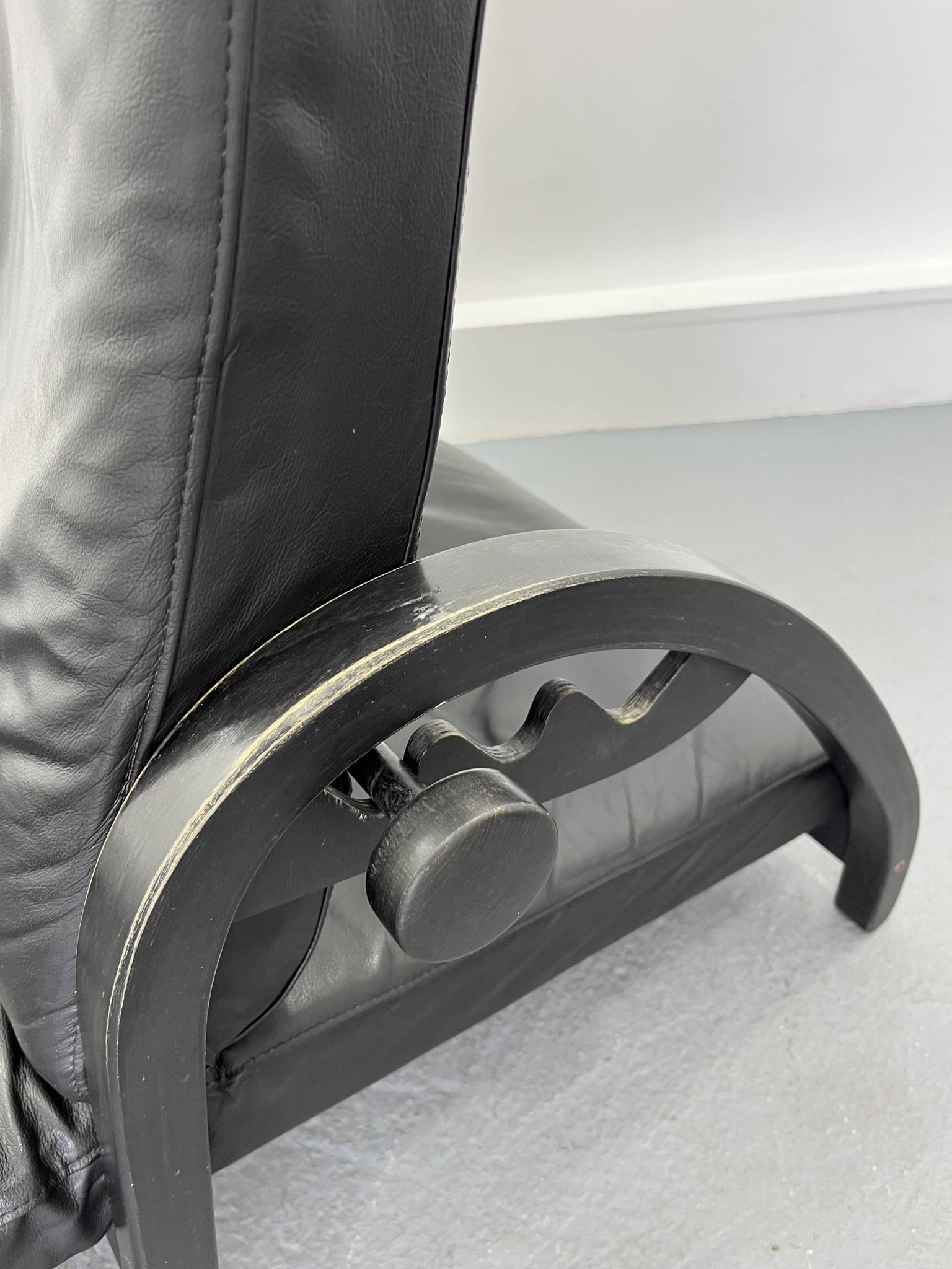 Sinus lying leather black chair from westnofa, 1970s