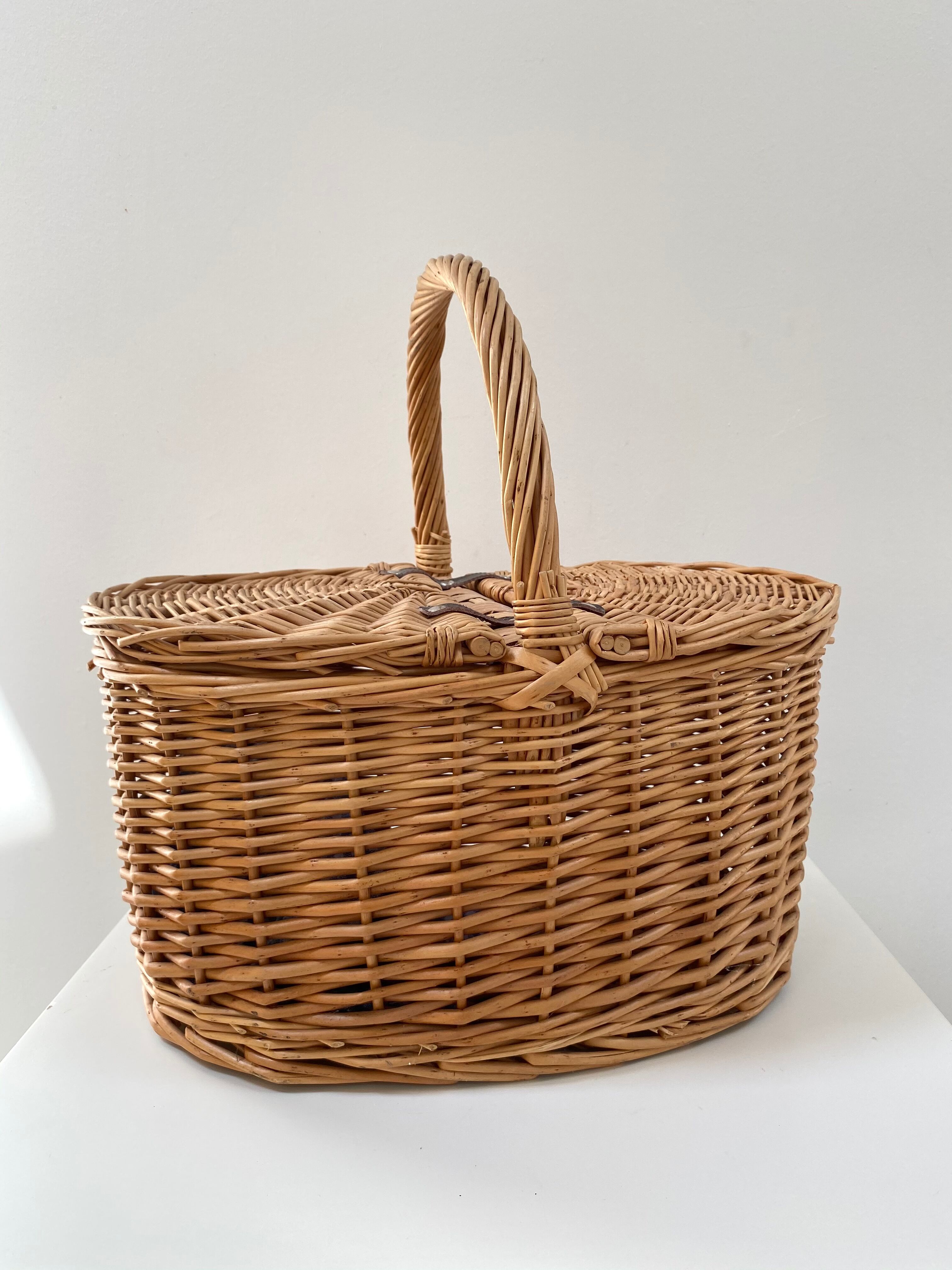 Wicker rattan picnic basket from the 70s