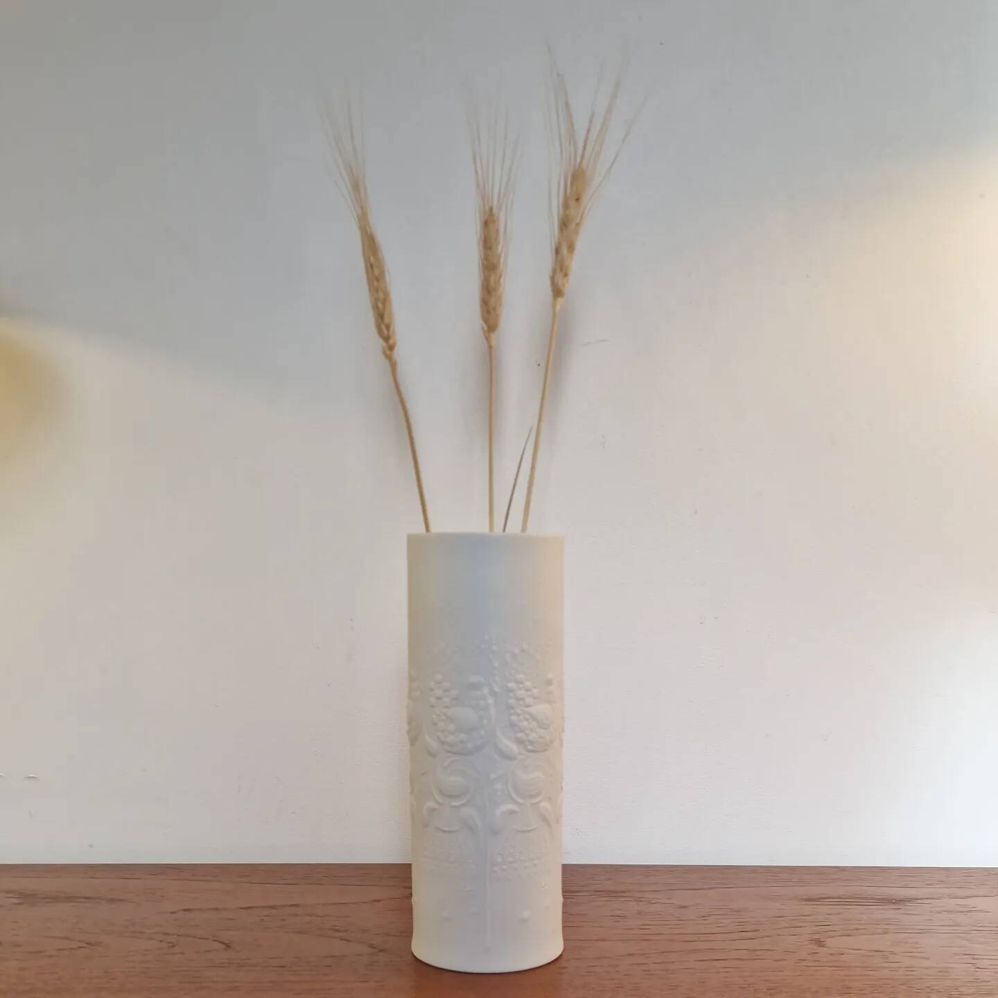 Beautiful white porcelain vase by Bjørn Wiinblad from the 60s